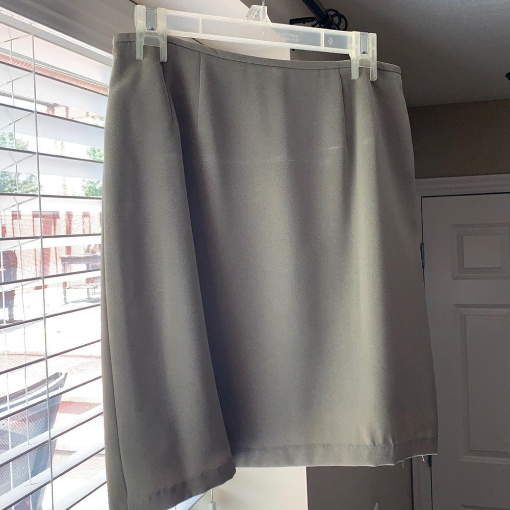 Nice le suit skirt